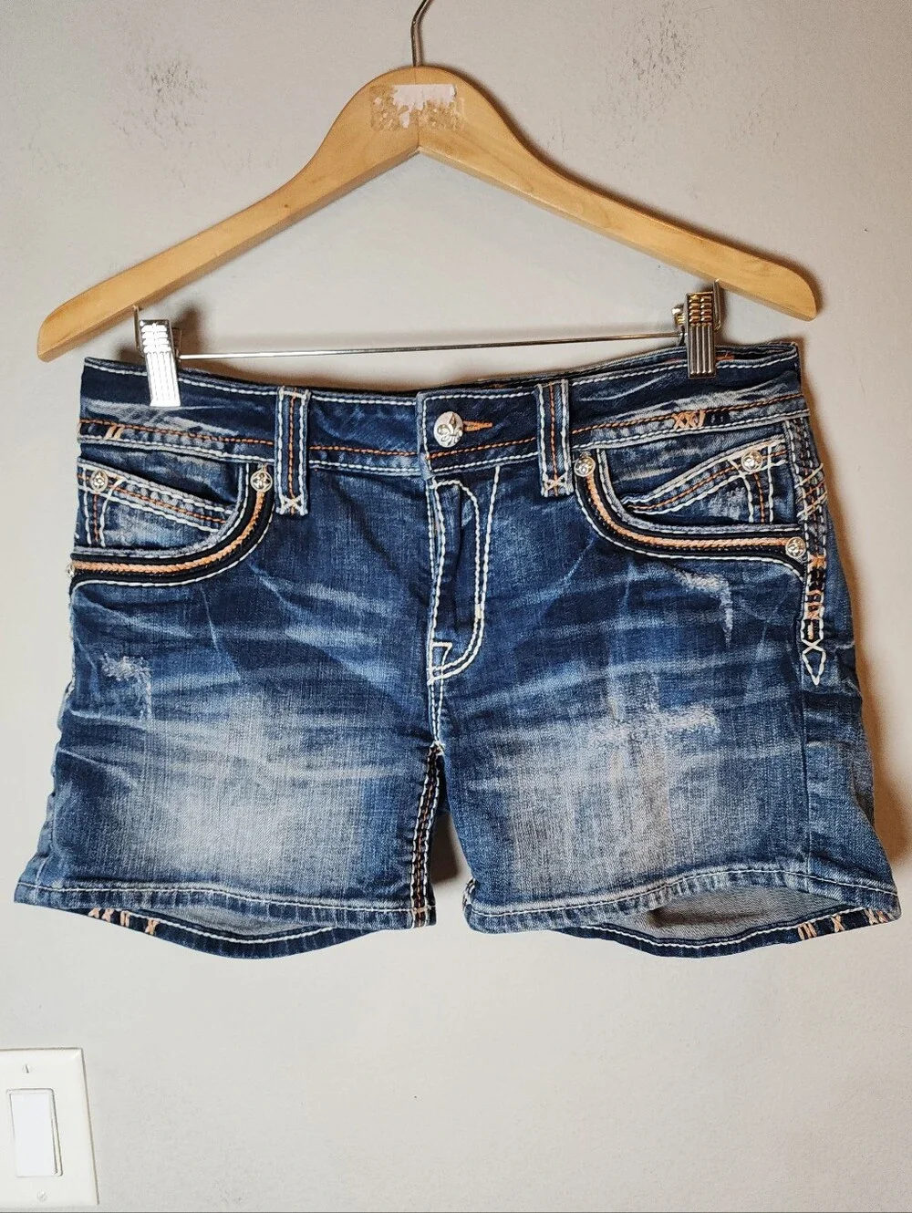 Rock Revival Bruna Denim Shorts Embellished Fleur de Lis Pockets Women's Size 32